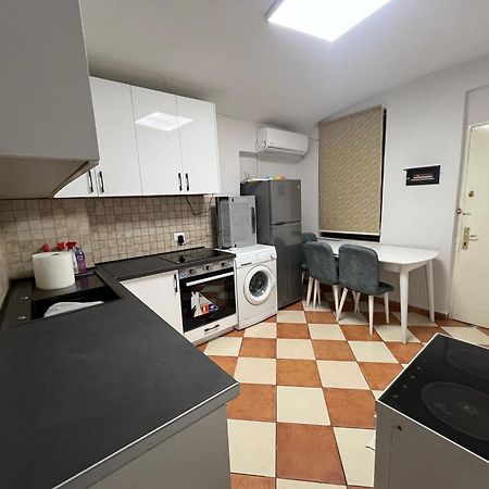 Sisterhood Hostel-Female Only 티라나 외부 사진