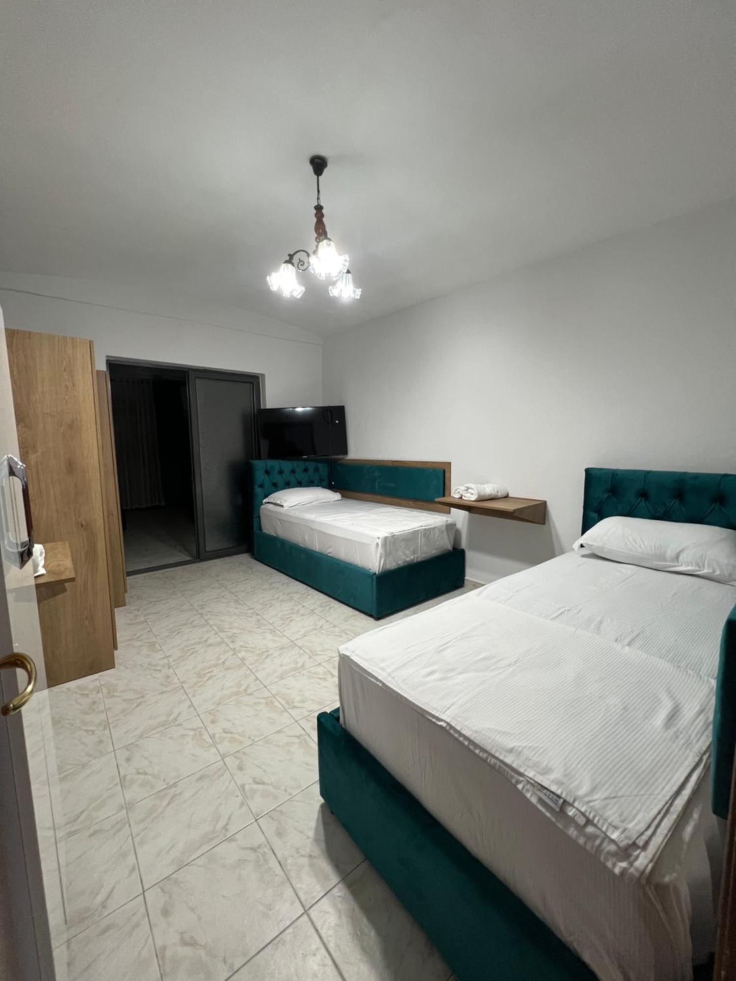 Sisterhood Hostel-Female Only 티라나 외부 사진